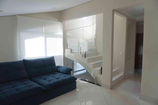 Sala de TV de casa de condomínio para alugar com 2 quartos, 405m² em Residencial Quatro (alphaville), Santana de Parnaíba