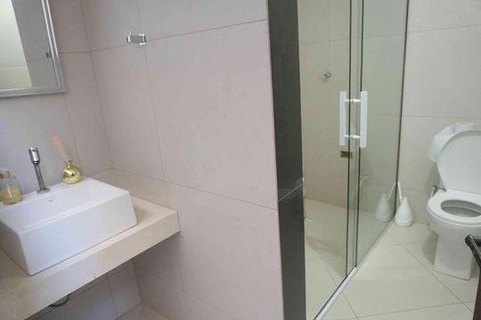 Banheiro de casa de condomínio para alugar com 2 quartos, 405m² em Residencial Quatro (alphaville), Santana de Parnaíba