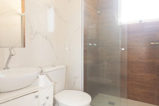Banheiro de apartamento para alugar com 2 quartos, 44m² em Santa Cruz, Rio de Janeiro