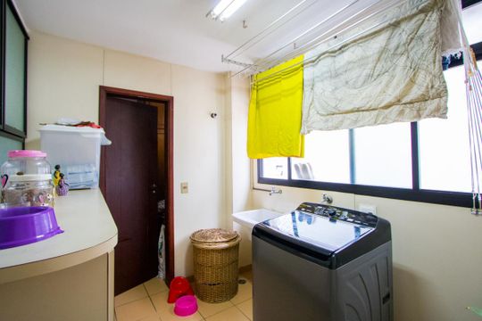 Área de serviço de apartamento à venda com 4 quartos, 156m² em Vila Assunção, Santo André