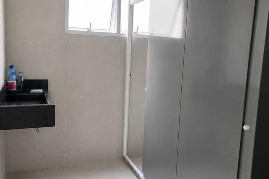 Banheiro de apartamento para alugar com 1 quarto, 46m² em Piatã, Salvador