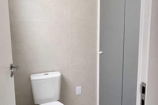 Banheiro de apartamento para alugar com 1 quarto, 46m² em Piatã, Salvador