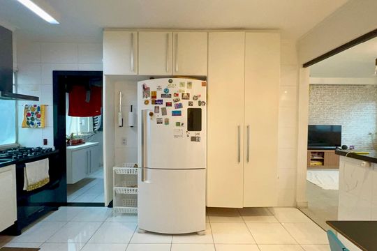 Cozinha de apartamento à venda com 3 quartos, 118m² em Sumarezinho, São Paulo