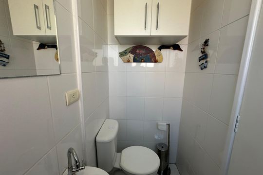 Banheiro de serviço de apartamento à venda com 3 quartos, 94m² em Centro Comercial Jubran, Barueri