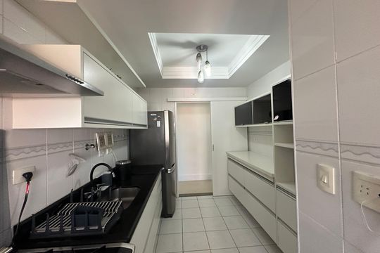 Cozinha de apartamento à venda com 3 quartos, 94m² em Centro Comercial Jubran, Barueri