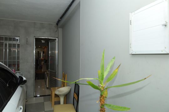 Garagem de casa à venda com 2 quartos, 240m² em Conjunto Residencial José Bonifácio, São Paulo