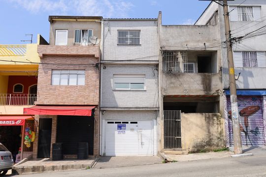Fachada de casa à venda com 2 quartos, 240m² em Conjunto Residencial José Bonifácio, São Paulo