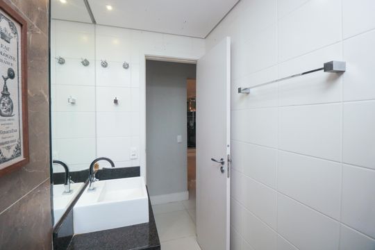 Banheiro Social de apartamento à venda com 2 quartos, 72m² em Vila Curuçá, Santo André