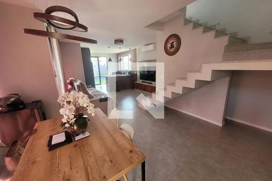 Sala de casa de condomínio à venda com 3 quartos, 140m² em Pechincha, Rio de Janeiro