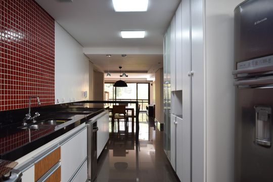 Cozinha de apartamento à venda com 3 quartos, 136m² em Pinheiros, São Paulo
