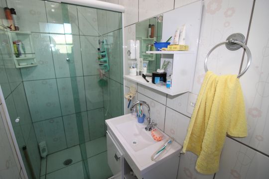 Banheiro 2 de casa à venda com 3 quartos, 180m² em Vila Carmosina, São Paulo