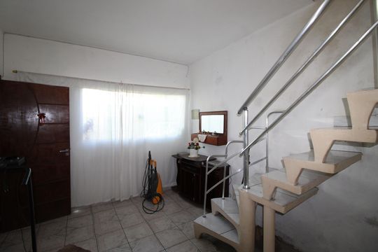 Sala de casa à venda com 3 quartos, 180m² em Vila Carmosina, São Paulo