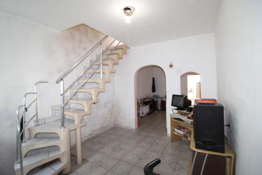 Casa à venda com 3 quartos, 180m² em Vila Carmosina, São Paulo