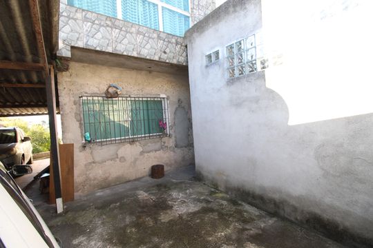 Casa à venda com 3 quartos, 180m² em Vila Carmosina, São Paulo
