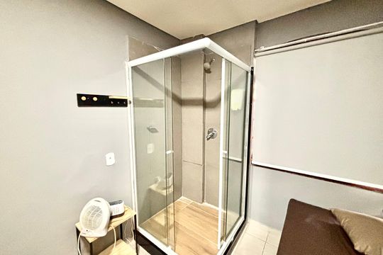 Quarto suíte 1 de casa à venda com 8 quartos, 327m² em Vila Gomes Cardim, São Paulo