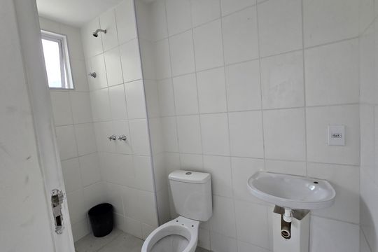 Banheiro de apartamento à venda com 2 quartos, 44m² em Campo Grande, Rio de Janeiro