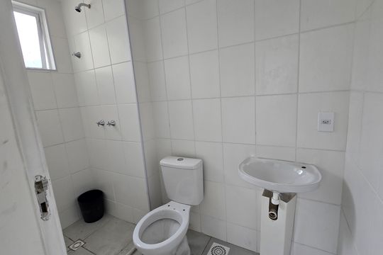 Banheiro de apartamento à venda com 2 quartos, 44m² em Campo Grande, Rio de Janeiro