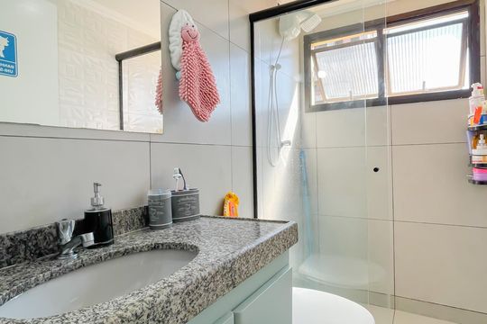 Banheiro de apartamento à venda com 2 quartos, 45m² em Presidente Altino, Osasco