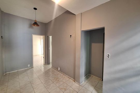 Sala de casa de condomínio para alugar com 2 quartos, 80m² em Santa Rosa, Niterói