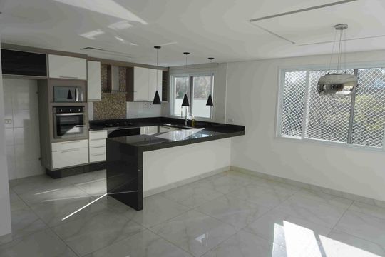 Cozinha de casa de condomínio para alugar com 4 quartos, 370m² em Suru, Barueri