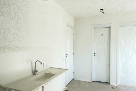 Cozinha e Área de serviço de apartamento à venda com 2 quartos, 33m² em Jardim Caravelas, São Paulo