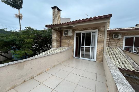 Quarto Varanda de casa de condomínio para alugar com 1 quarto, 75m² em Barra da Lagoa, Florianópolis