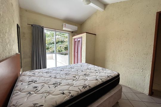 Quarto de casa de condomínio para alugar com 1 quarto, 75m² em Barra da Lagoa, Florianópolis