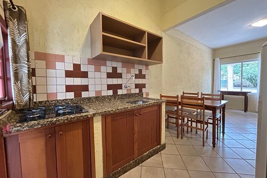 Cozinha  de casa de condomínio para alugar com 1 quarto, 75m² em Barra da Lagoa, Florianópolis