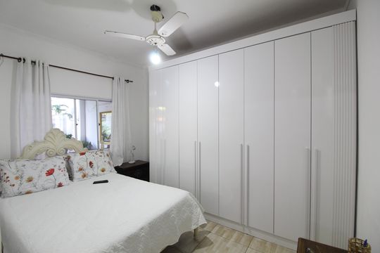 Quarto 2 de casa de condomínio à venda com 3 quartos, 300m² em Taquara, Rio de Janeiro