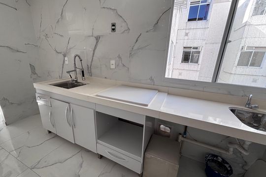 Cozinha de apartamento para alugar com 2 quartos, 40m² em Recreio dos Bandeirantes, Rio de Janeiro