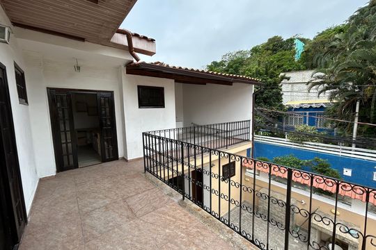 Varanda de casa para alugar com 3 quartos, 121m² em Vila Valqueire, Rio de Janeiro