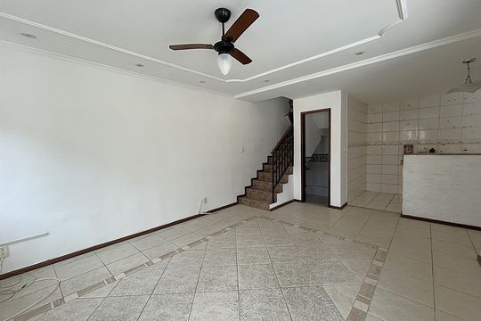Sala de casa para alugar com 3 quartos, 121m² em Vila Valqueire, Rio de Janeiro