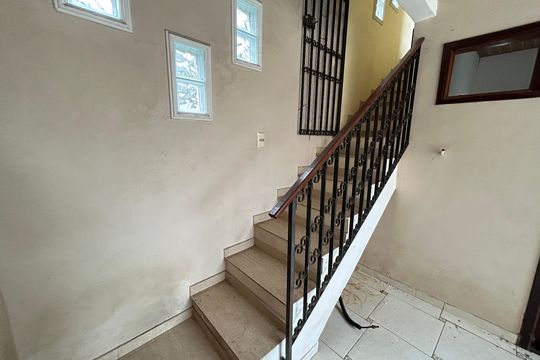 Escada de casa à venda com 3 quartos, 121m² em Vila Valqueire, Rio de Janeiro