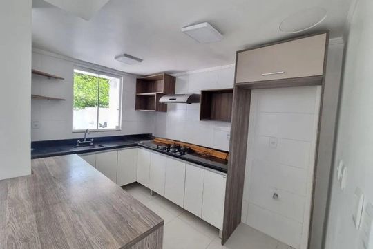 Cozinha de casa para alugar com 3 quartos, 131m² em Espírito Santo, Porto Alegre