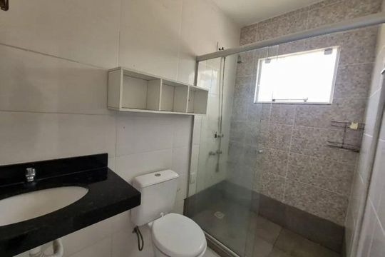Banheiro 1 de casa para alugar com 3 quartos, 131m² em Espírito Santo, Porto Alegre