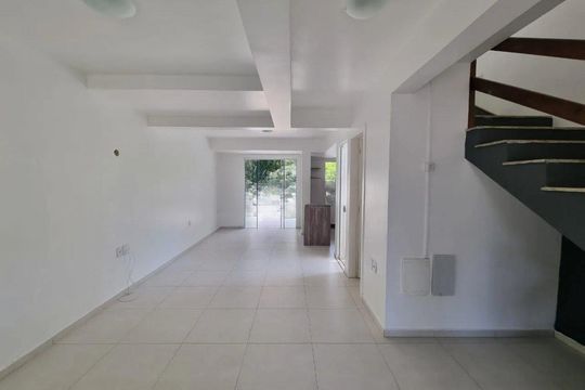 Sala de casa para alugar com 3 quartos, 131m² em Espírito Santo, Porto Alegre