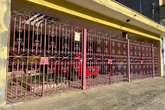 Fachada de casa para alugar com 3 quartos, 500m² em Presidente Altino, Osasco
