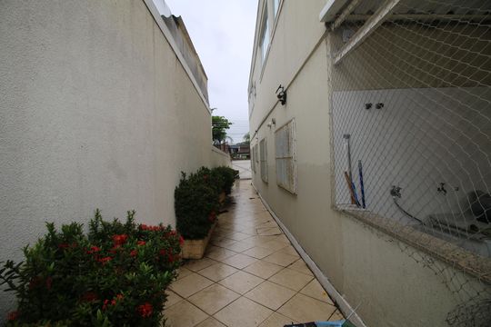 Quintal de casa à venda com 6 quartos, 230m² em Brás de Pina, Rio de Janeiro