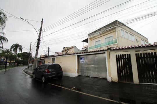 Fachada da casa de casa à venda com 6 quartos, 230m² em Brás de Pina, Rio de Janeiro