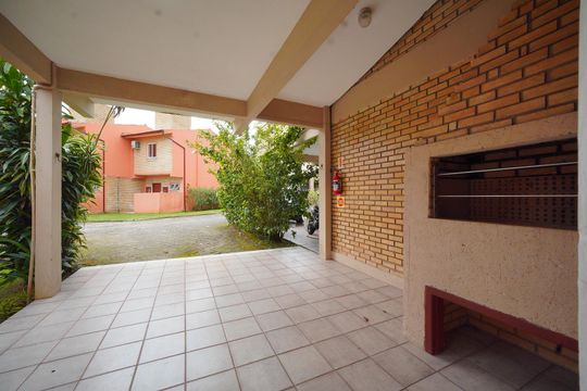 Vista da Sala de casa de condomínio para alugar com 1 quarto, 75m² em Barra da Lagoa, Florianópolis