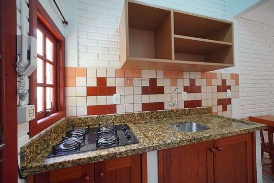 Cozinha de casa de condomínio para alugar com 1 quarto, 75m² em Barra da Lagoa, Florianópolis
