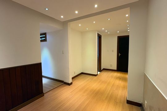 Sala de apartamento para alugar com 2 quartos, 65m² em Bingen, Petrópolis