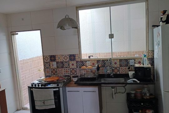 Sala/Cozinha de casa de condomínio para alugar com 3 quartos, 180m² em Taquara, Rio de Janeiro