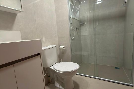 Banheiro 2 de apartamento para alugar com 3 quartos, 61m² em Qs 3, Brasília