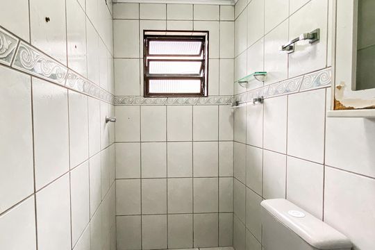 Banheiro de casa para alugar com 1 quarto, 50m² em Jardim Fernandes, São Paulo
