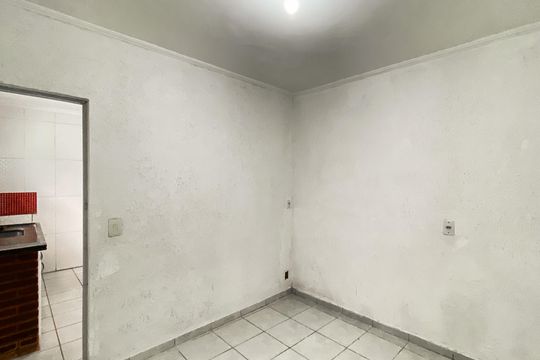 Quarto de casa para alugar com 1 quarto, 50m² em Jardim Fernandes, São Paulo
