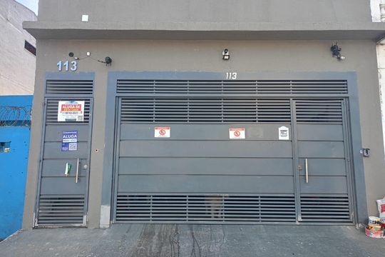 Fachada de casa para alugar com 1 quarto, 35m² em Parque Pinheiros, Taboão da Serra