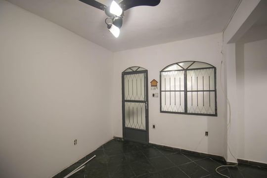Sala de casa para alugar com 2 quartos, 50m² em Nova Cidade, São Gonçalo