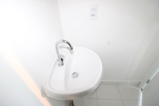 Banheiro de apartamento à venda com 2 quartos, 34m² em Vila Carmosina, São Paulo