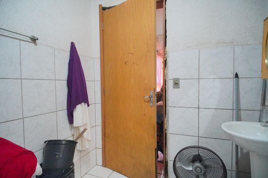 Banheiro de apartamento à venda com 2 quartos, 50m² em Campina, São Leopoldo